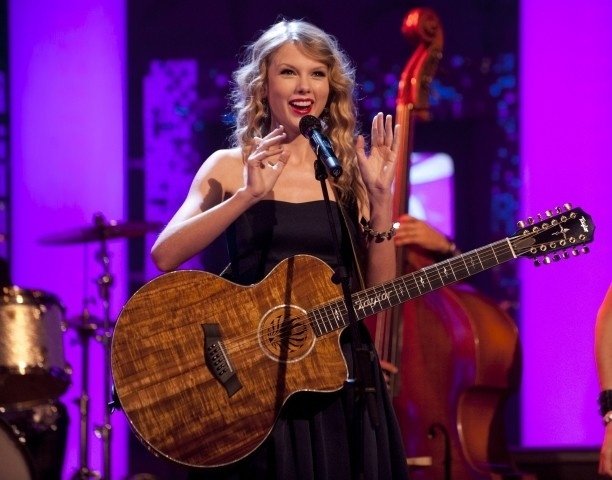 Taylor Swift at The Paul O'Grady Show - November — photo 8