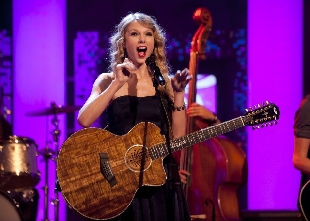 Taylor Swift at The Paul O'Grady Show - November — photo 9
