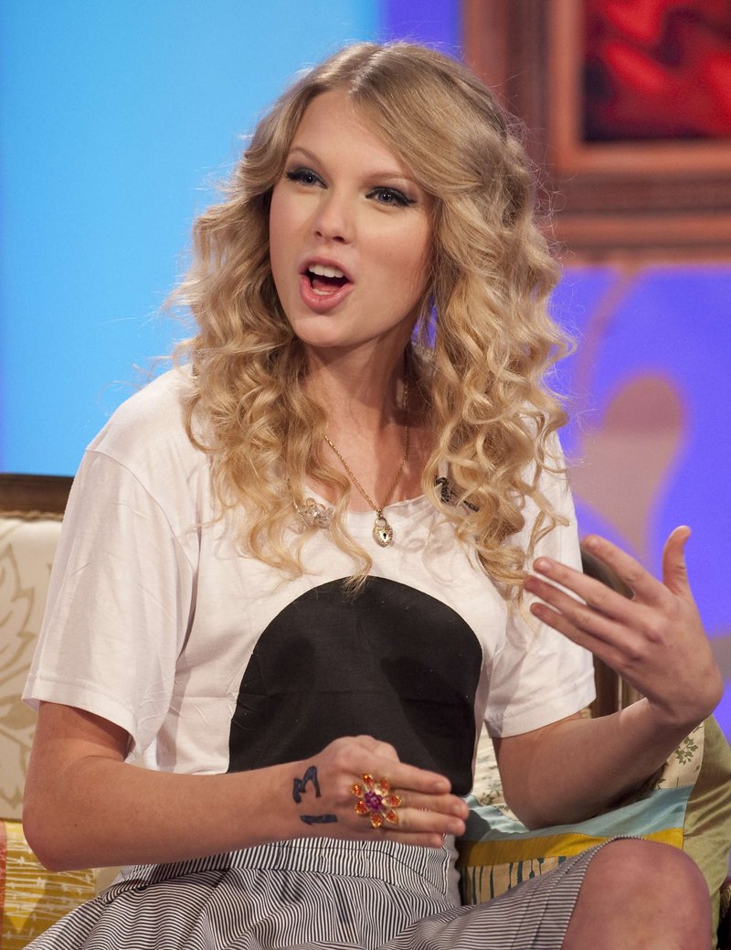 Taylor Swift — The Paul O'Grady Show — photo 8