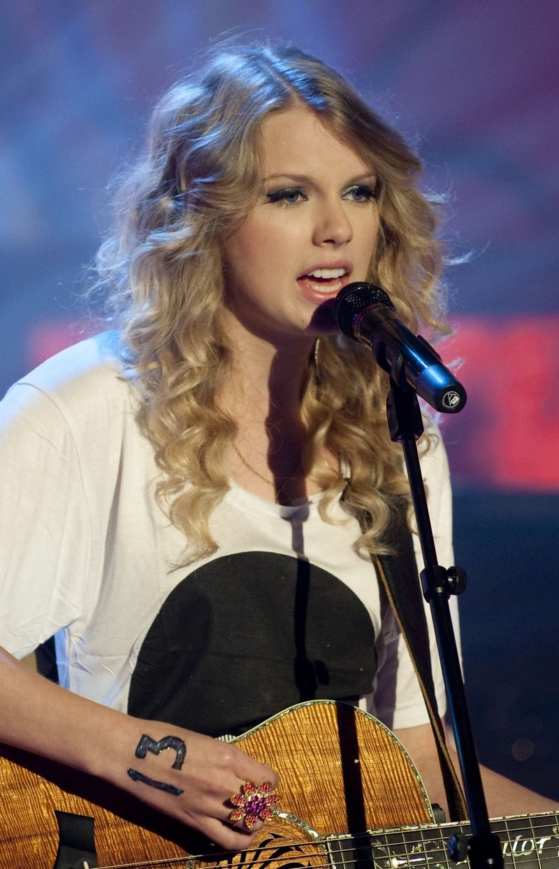 Taylor Swift — The Paul O'Grady Show — photo 13