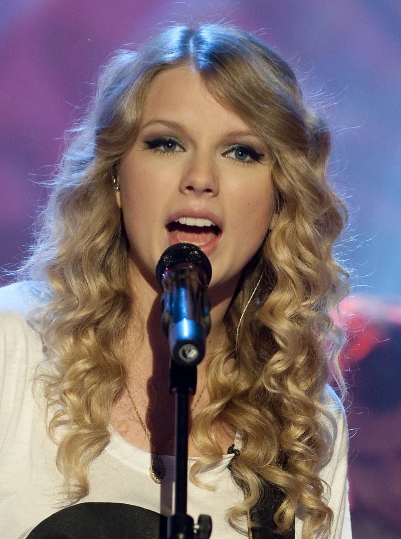 Taylor Swift — The Paul O'Grady Show — photo 16