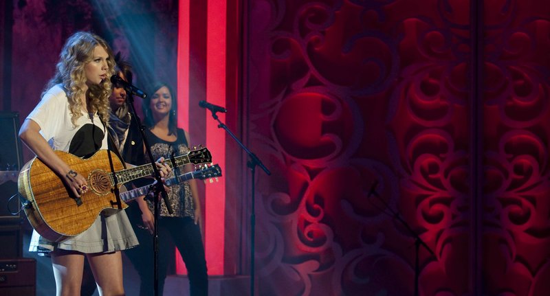 Taylor Swift — The Paul O'Grady Show — photo 19