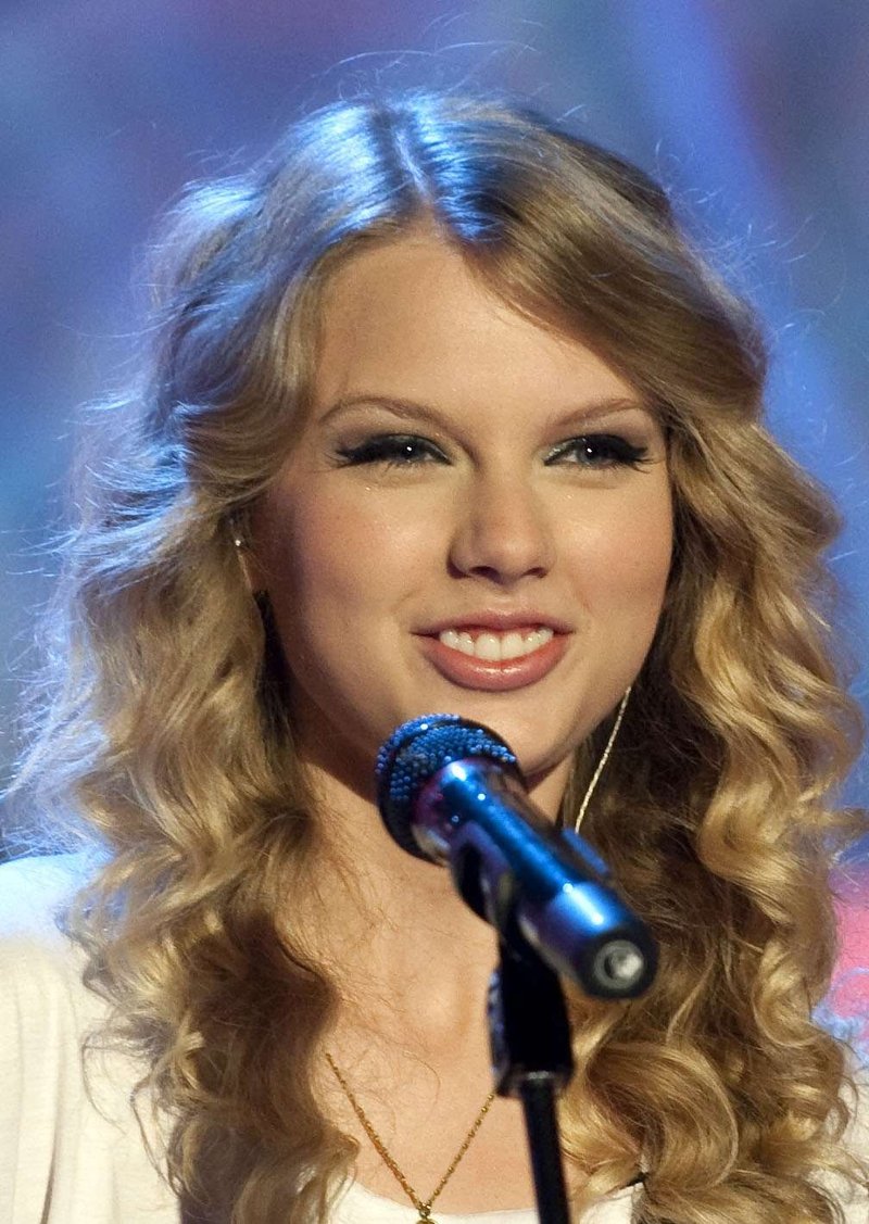 Taylor Swift — The Paul O'Grady Show — photo 30