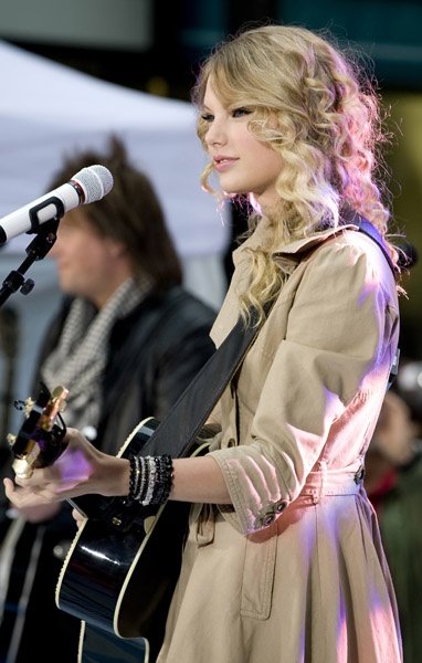 Taylor Swift — The Today Show - May 29th 2009 — photo 12