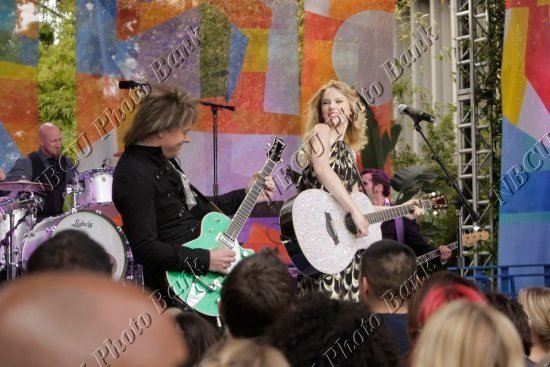 Taylor Swift — The Tonight Show With JayLeno (April 2009) — photo 3
