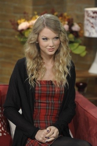 Taylor Swift at This Morning — photo 7