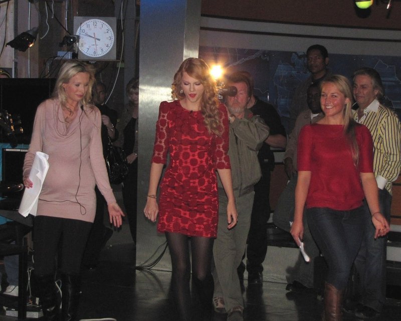 Taylor Swift at Canada AM — photo 3