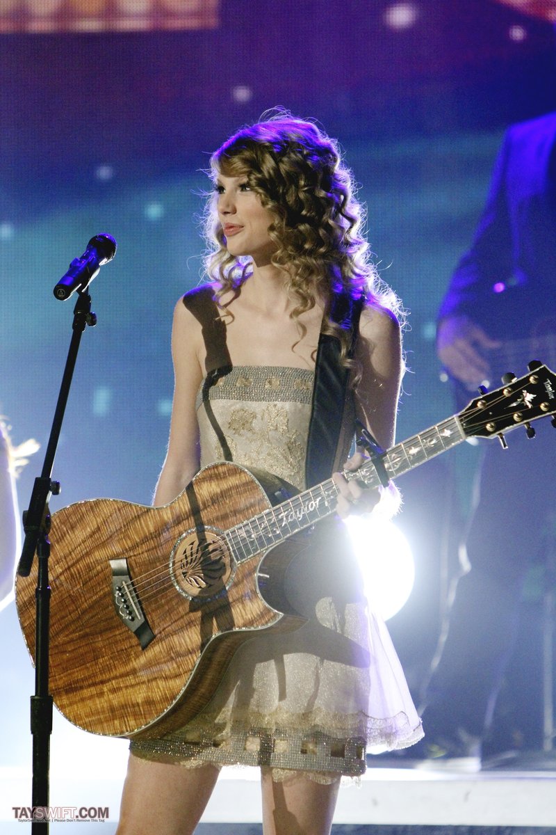 Taylor Swift at Dancing With The Stars — photo 5