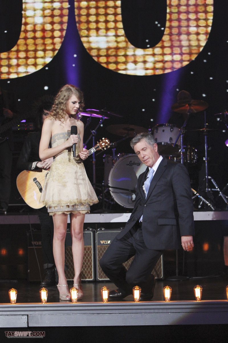 Taylor Swift at Dancing With The Stars — photo 6