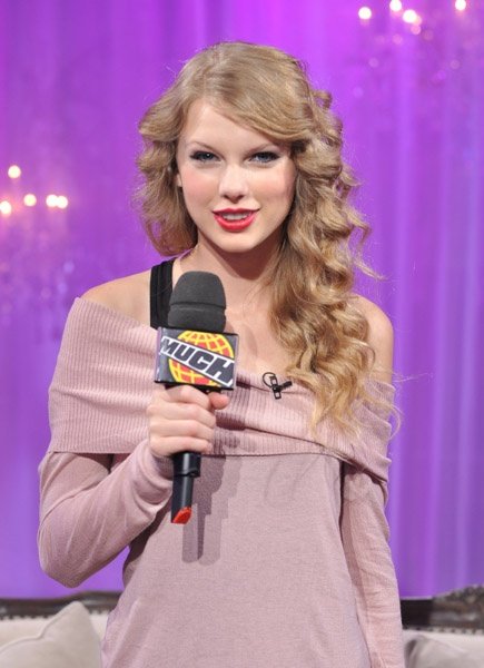 Taylor Swift at MuchMusic — photo 7