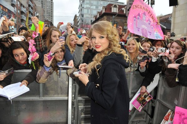 Taylor Swift at MuchMusic — photo 11