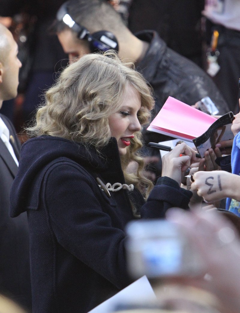 Taylor Swift at MuchMusic — photo 23
