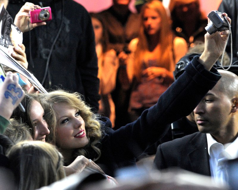 Taylor Swift at MuchMusic — photo 31