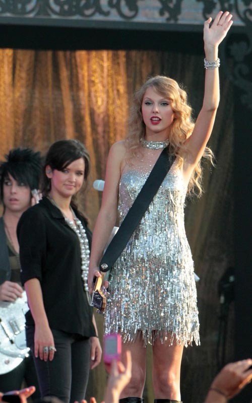 Taylor Swift at NFL Opening Kickoff — photo 5