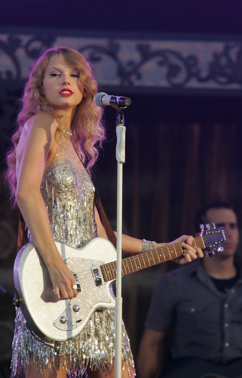 Taylor Swift at NFL Opening Kickoff — photo 13