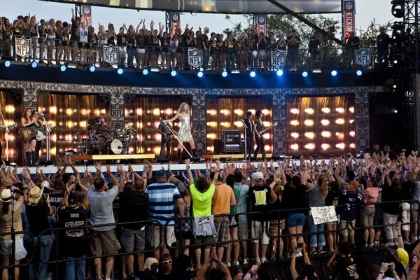 Taylor Swift at NFL Opening Kickoff — photo 29