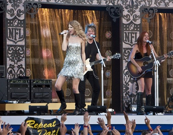 Taylor Swift at NFL Opening Kickoff — photo 32