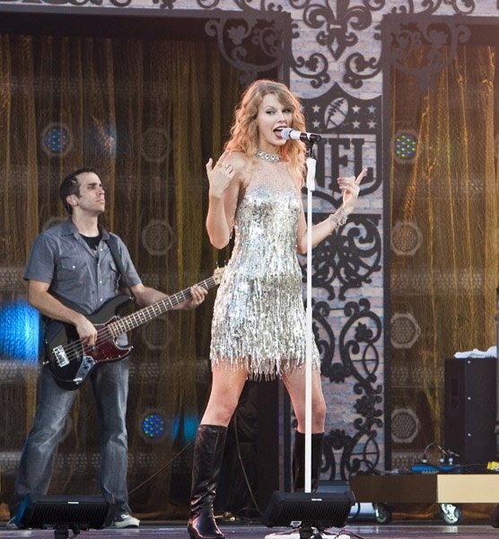 Taylor Swift at NFL Opening Kickoff — photo 34