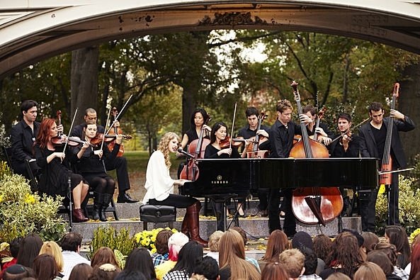 Taylor Swift at "Taylor Swift: Speak Now" Thanksgiving Concert Special — photo 5