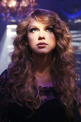 Taylor Swift at "Taylor Swift: Speak Now" Thanksgiving Concert Special — photo 10