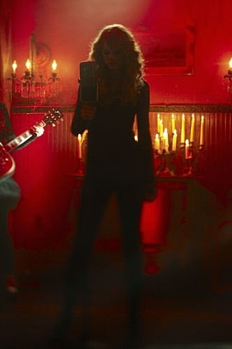 Taylor Swift at "Taylor Swift: Speak Now" Thanksgiving Concert Special — photo 11