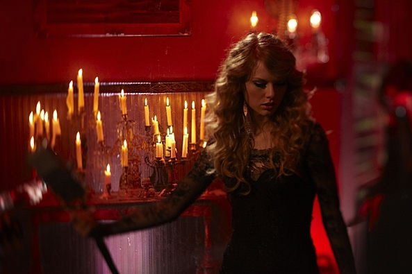 Taylor Swift at "Taylor Swift: Speak Now" Thanksgiving Concert Special — photo 12