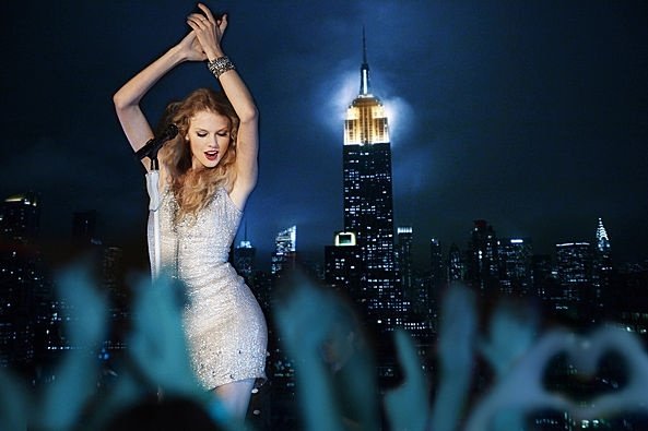 Taylor Swift at "Taylor Swift: Speak Now" Thanksgiving Concert Special — photo 13
