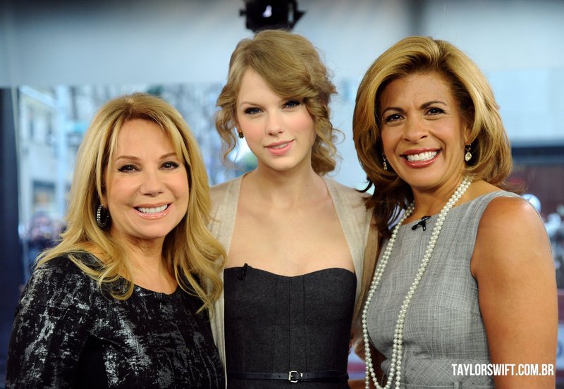 Taylor Swift at The Today Show - December 7 — photo 12