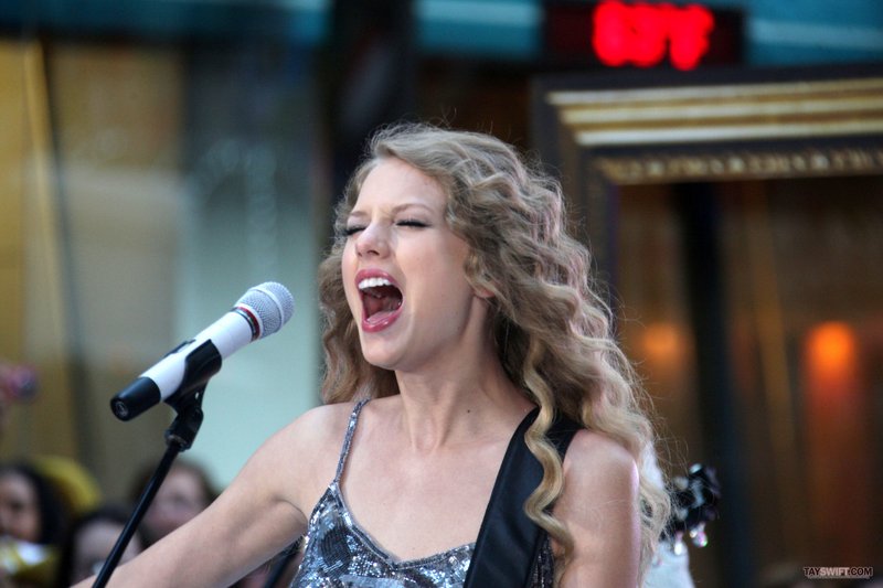 Taylor Swift at The Today Show — photo 3