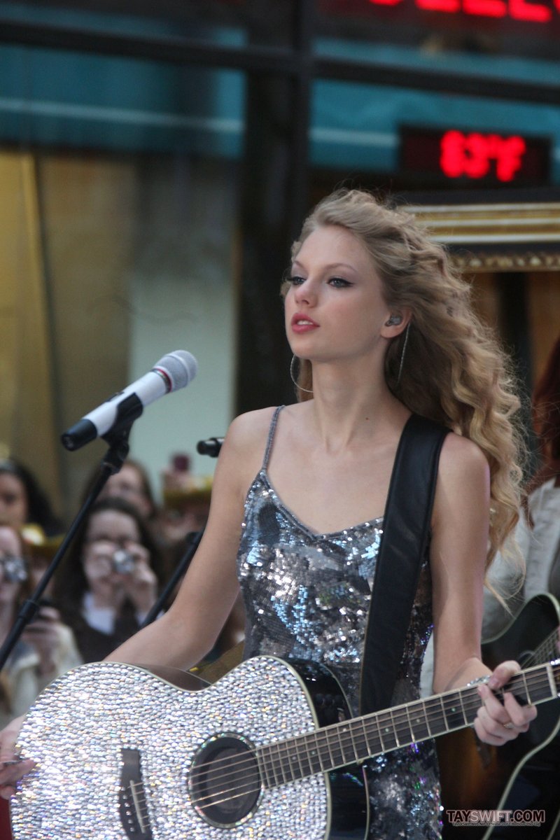 Taylor Swift at The Today Show — photo 6