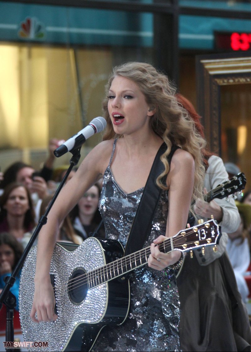 Taylor Swift at The Today Show — photo 7