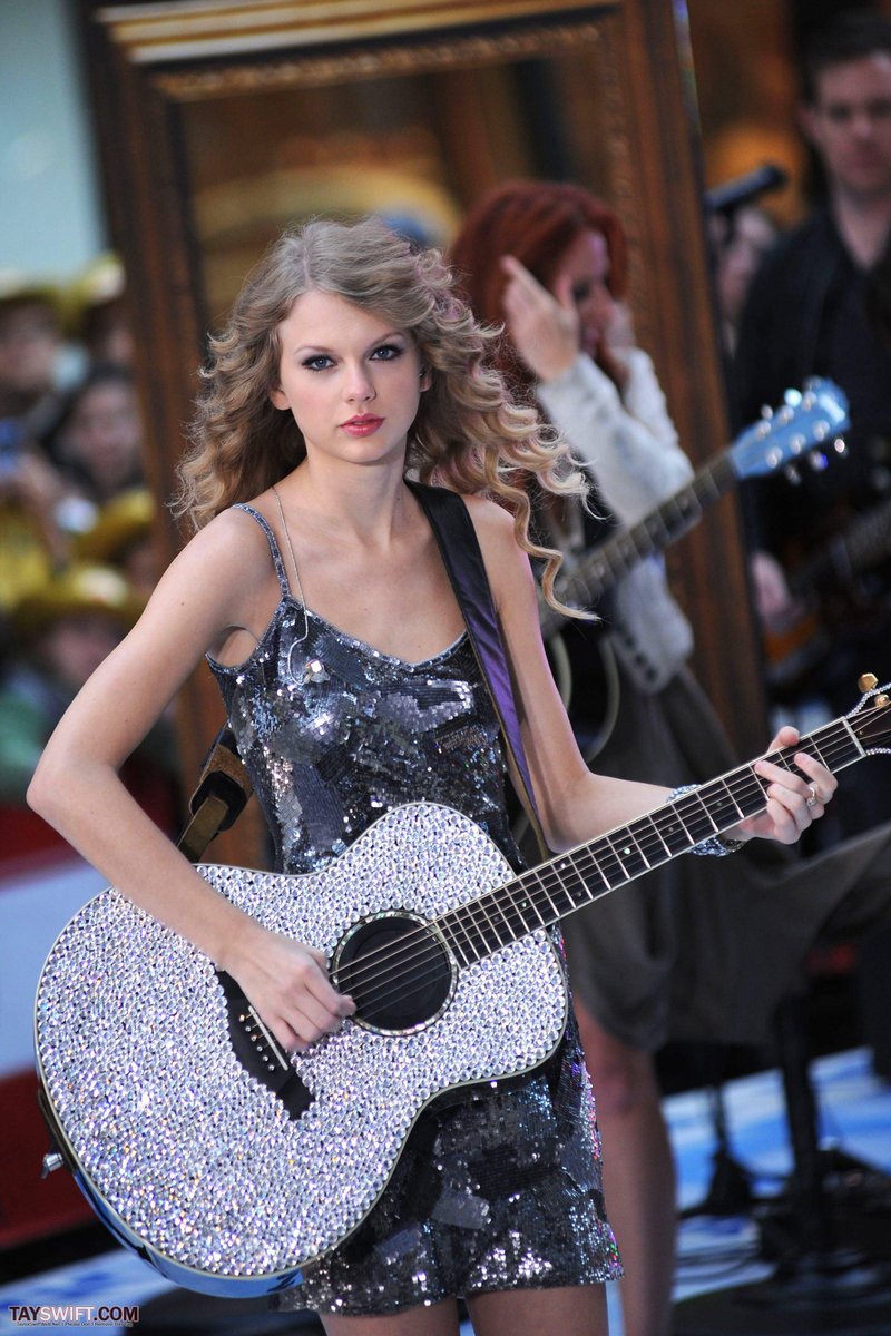Taylor Swift at The Today Show — photo 10