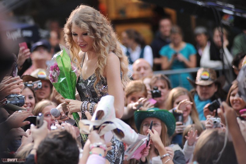 Taylor Swift at The Today Show — photo 21