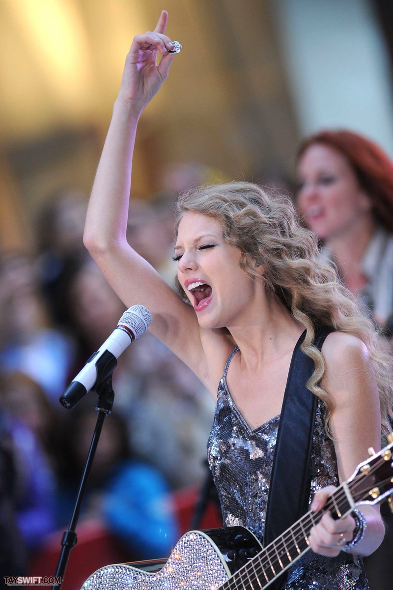 Taylor Swift at The Today Show — photo 30