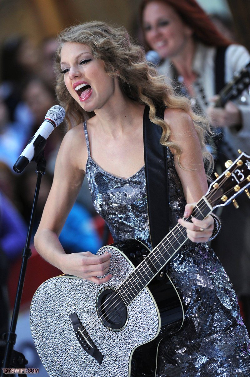 Taylor Swift at The Today Show — photo 31
