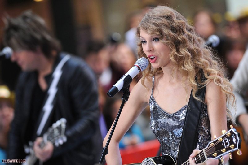 Taylor Swift at The Today Show — photo 33