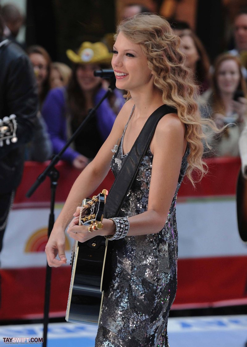 Taylor Swift at The Today Show — photo 69