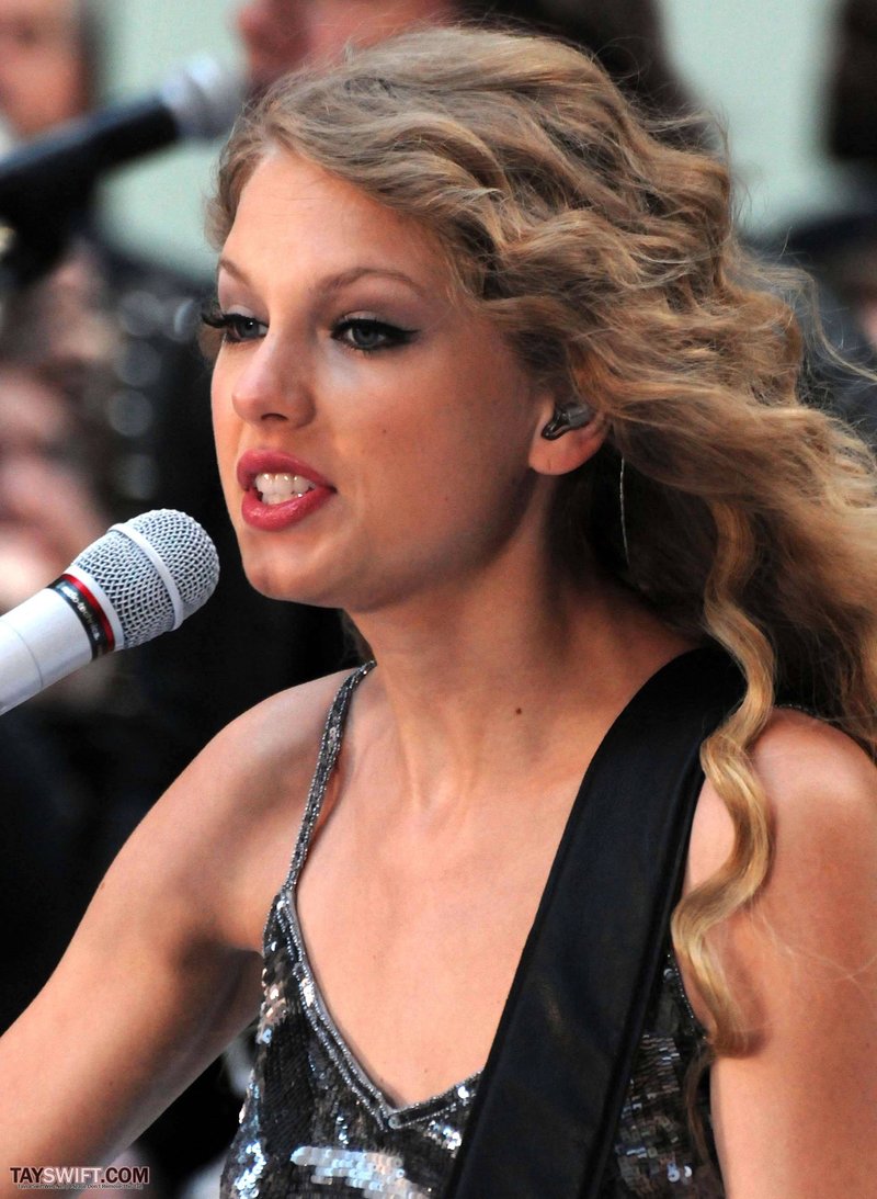 Taylor Swift at The Today Show — photo 98