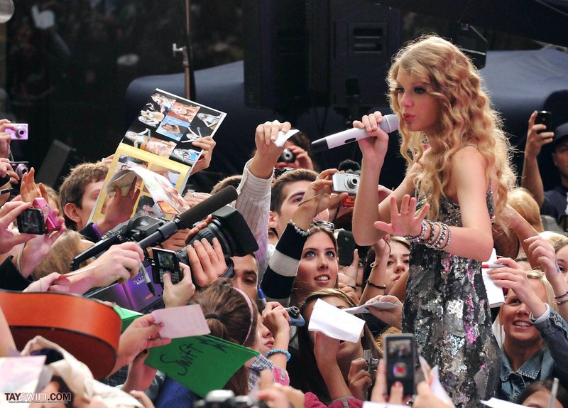 Taylor Swift at The Today Show — photo 100