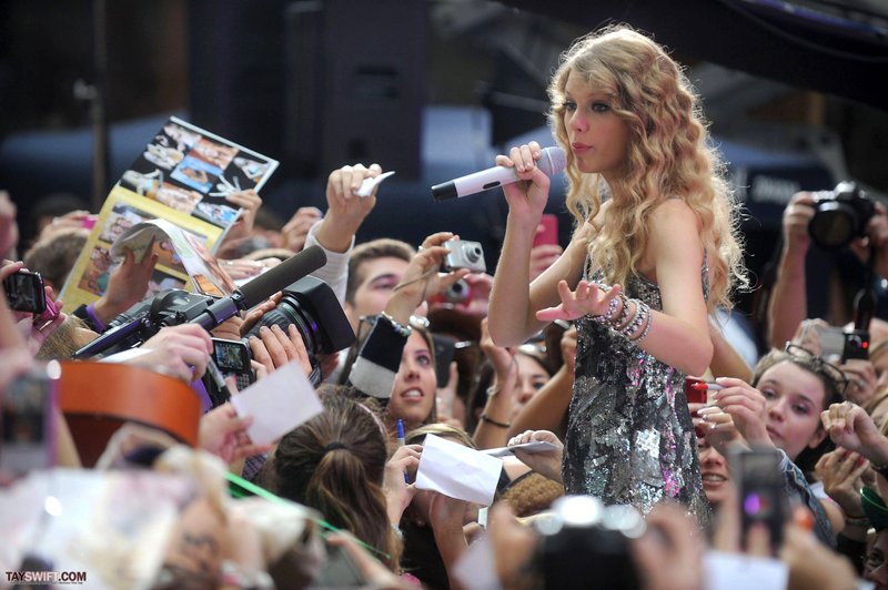 Taylor Swift at The Today Show — photo 199