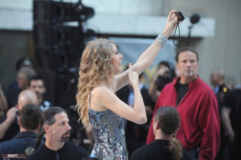 Taylor Swift at The Today Show — photo 210