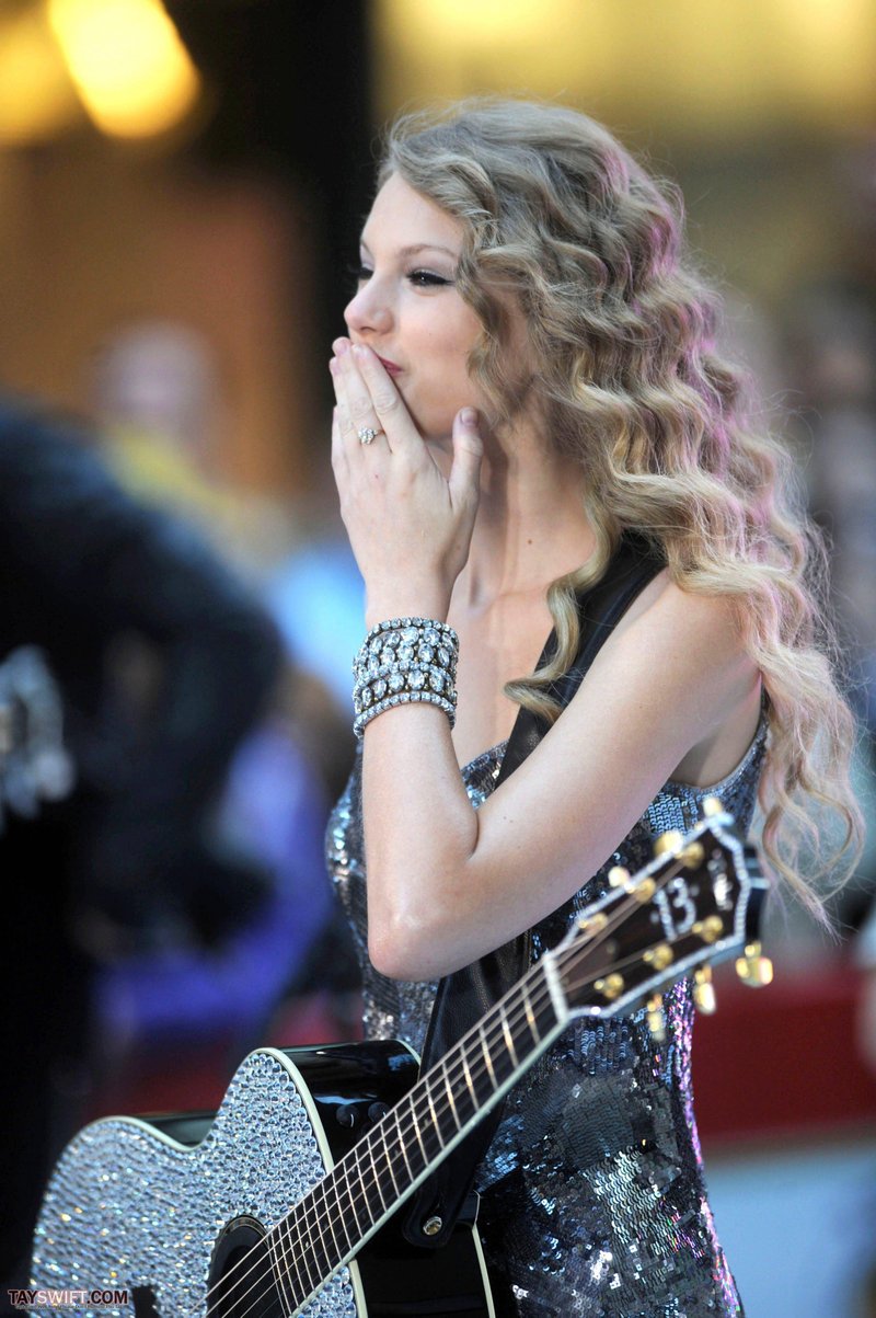 Taylor Swift at The Today Show — photo 217