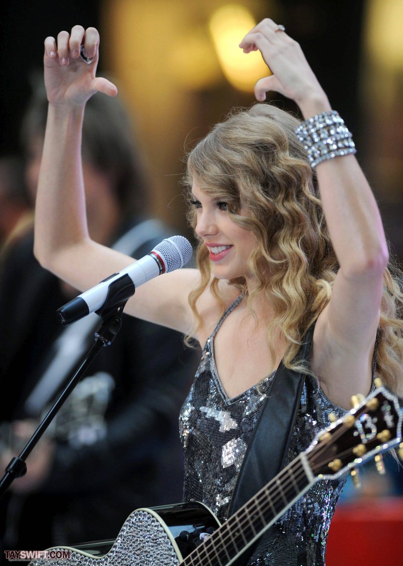 Taylor Swift at The Today Show — photo 228
