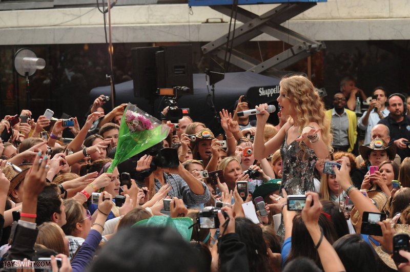 Taylor Swift at The Today Show — photo 342