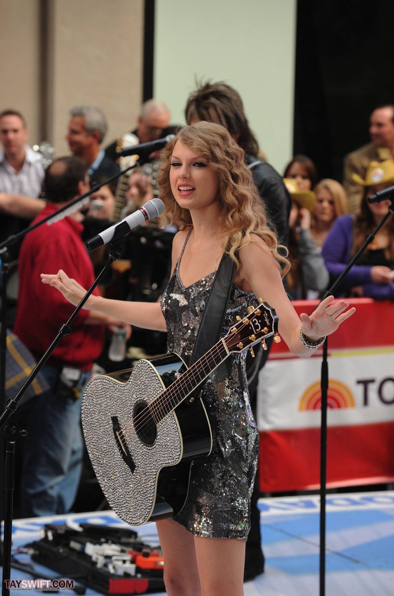Taylor Swift at The Today Show — photo 447