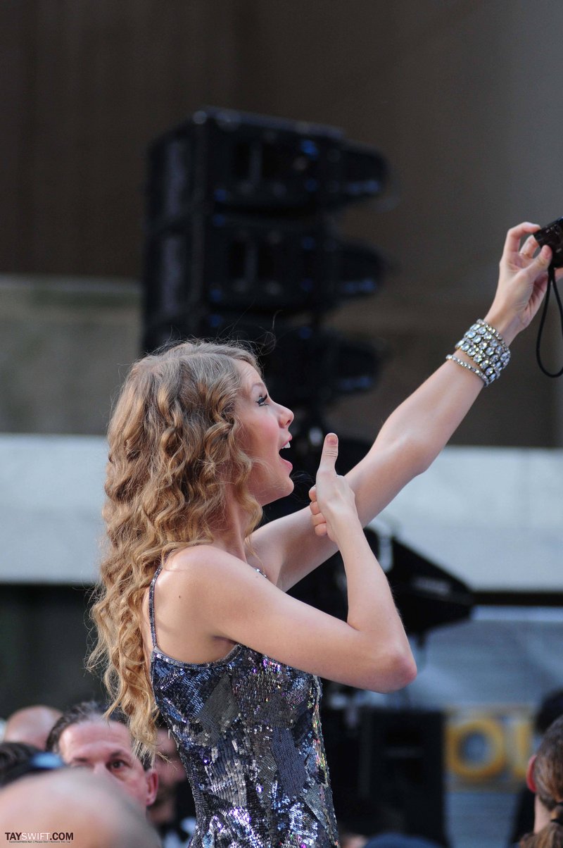 Taylor Swift at The Today Show — photo 676