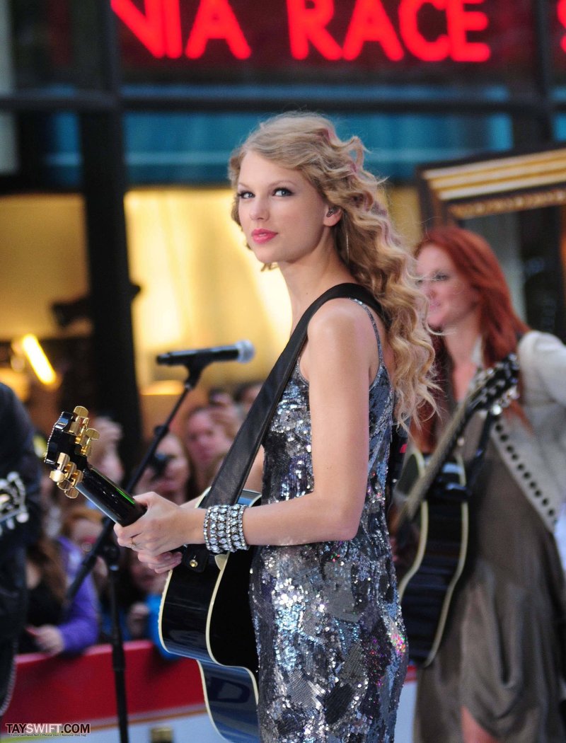 Taylor Swift at The Today Show — photo 686