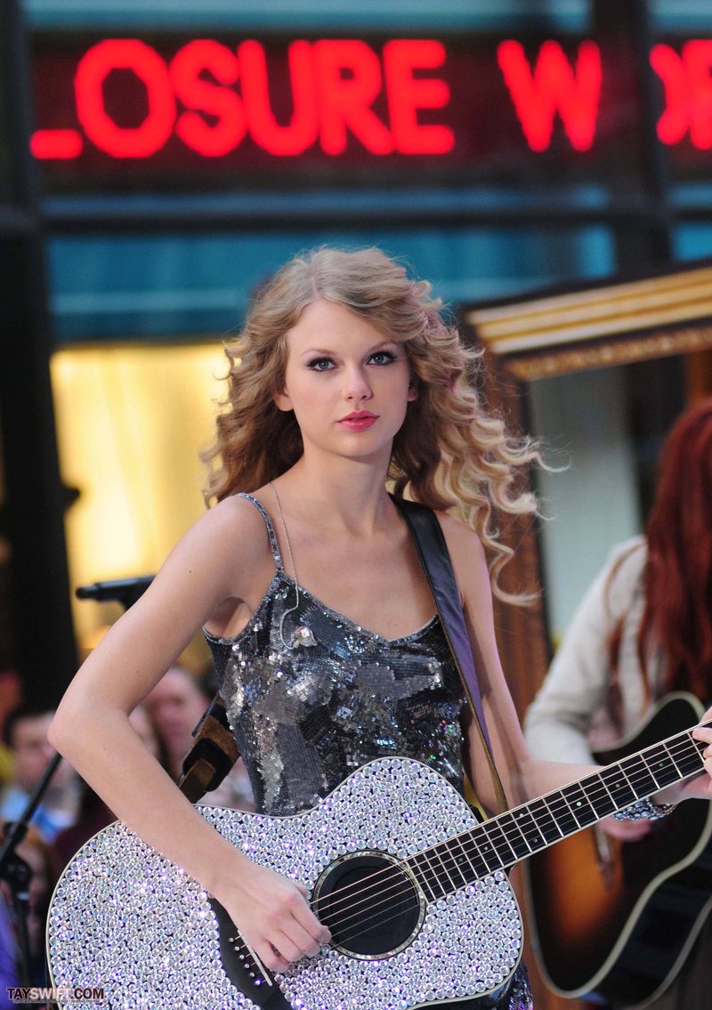 Taylor Swift at The Today Show — photo 688