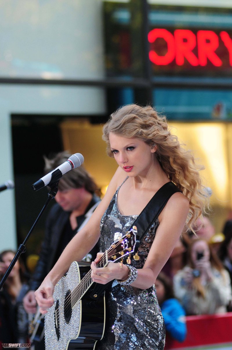 Taylor Swift at The Today Show — photo 689