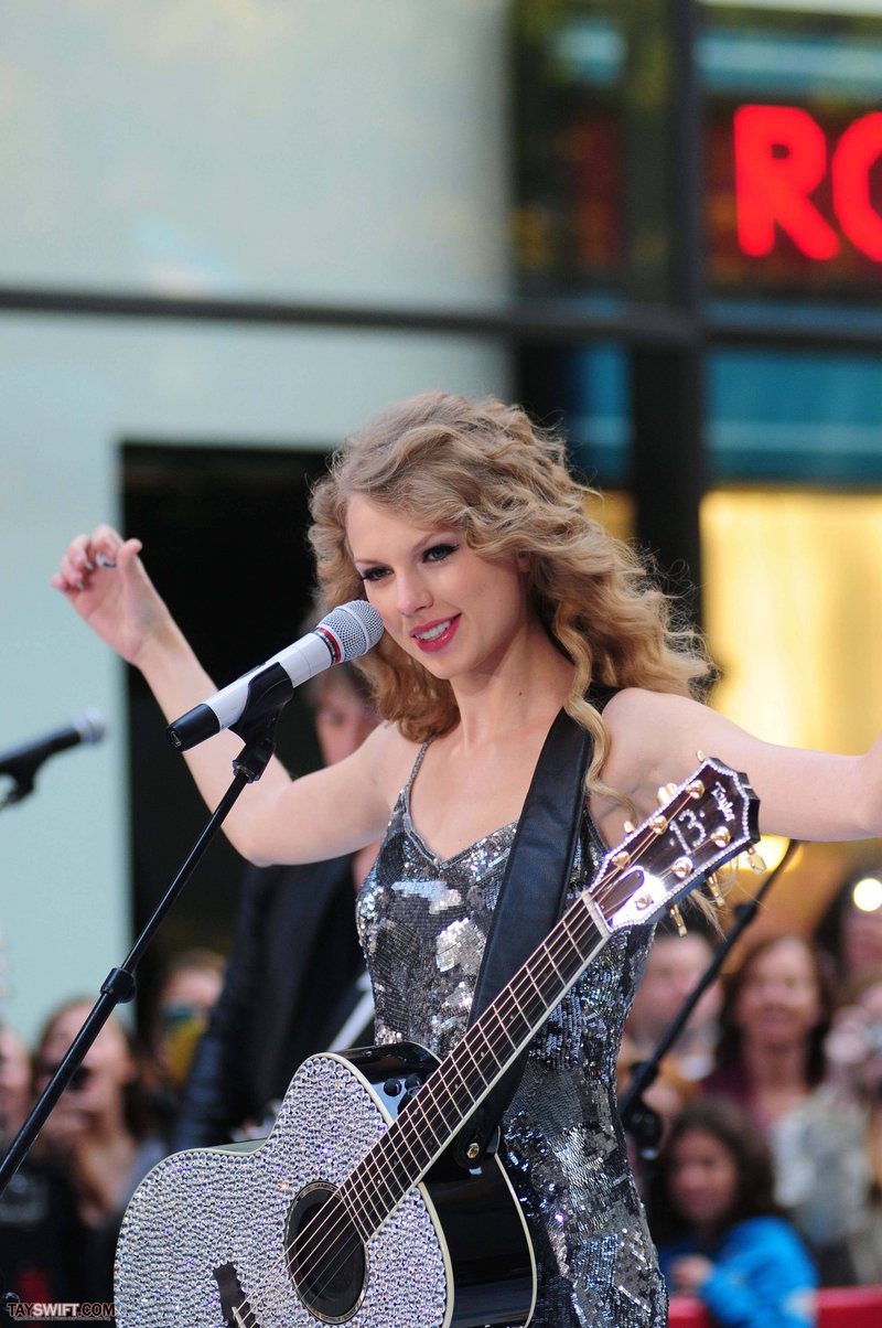 Taylor Swift at The Today Show — photo 690